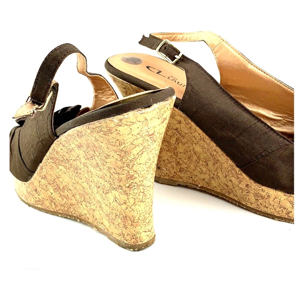 Chinese Laundry Ilena Flower Peep-Toe Wedge Sandals – Brown | Feminine | Cottage - Picture 6 of 8